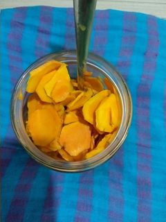 લીલી હળદર (Lili Haldar Recipe In Gujarati) રેસીપી મુખ્ય ફોટો