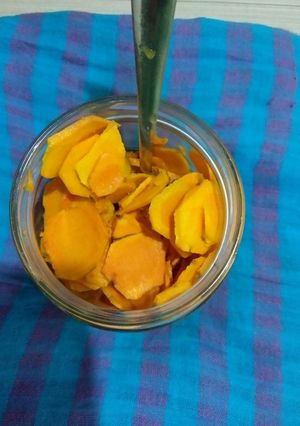 લીલી હળદર (Lili Haldar Recipe In Gujarati) રેસીપી મુખ્ય ફોટો
