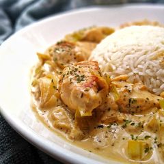 A picture of Chicken & Leeks In A Creamy Mustard Sauce.