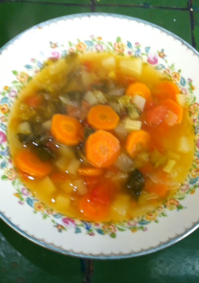 Una foto de Sopa Rusa con papas y apio