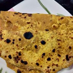 A picture of Missi roti.