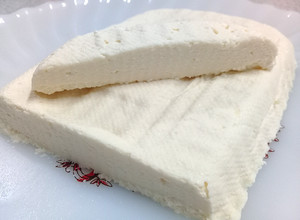 Una foto de 🔥 🧀 Queso fresco casero | Requesón | Paso a paso 🧀✅