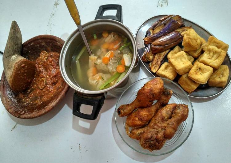 Sup Kembang Tahu Jamur + Ayam Goreng + SambelTerasi