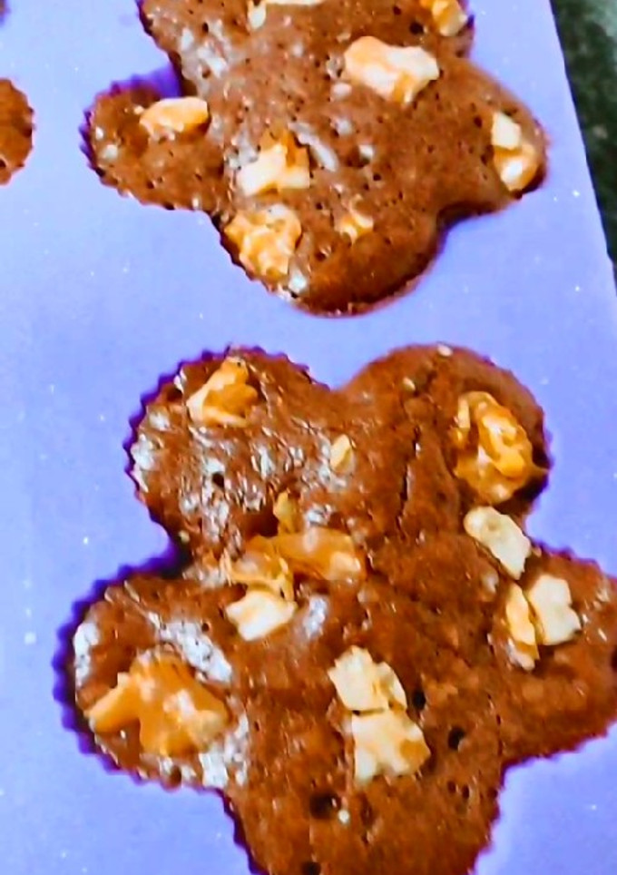 Una foto de Muffins de chocolate y nueces🧁