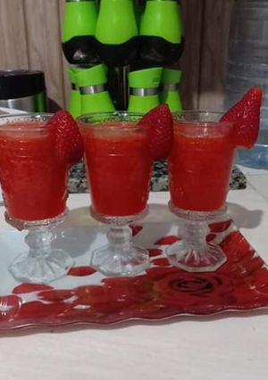 صورة لوصفة عصير الفراولة منعش 🥤🥤🍷🍷