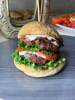 A picture of Creamy beef burger.