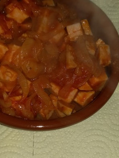 Una foto de Pechuga de pavo (embutido) con cebolla, tomate y especias