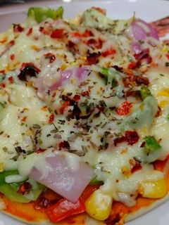 वेज पिज़्ज़ा (Veg Pizza recipe in hindi) रेसिपी मुख्य फोटो