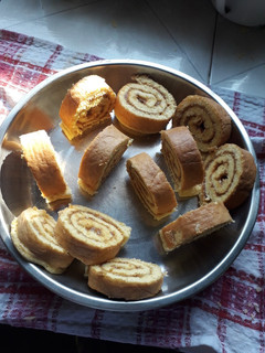 Una foto de Pionono relleno con dulce de leche