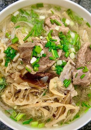 Hình của món Canh Măng Khô Nấu Vịt Gừng Cho Mùa Lạnh.
