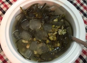 Hình của món Chè đậu xanh nha đam.