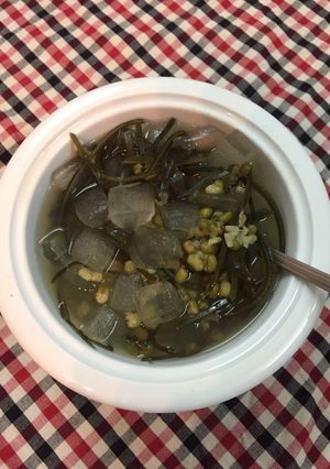 Hình của món Chè đậu xanh nha đam.