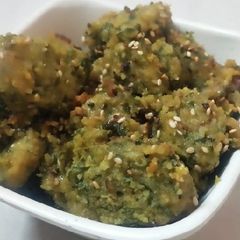 A picture of Methi muthiya.