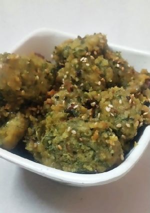A picture of Methi muthiya.