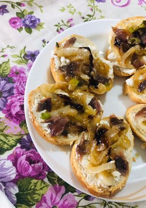 Foto di Crostini ricotta e cipolle