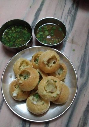 पानी पूरी (pani puri recipe in Hindi) रेसिपी मुख्य फोटो