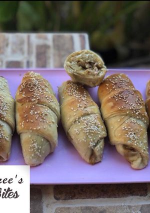A picture of Stuffed crescent rolls.