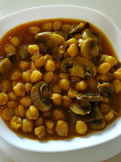 Una foto de Garbanzos con champiñones