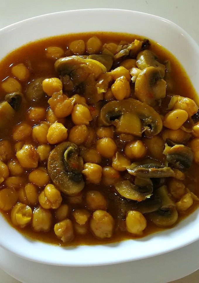 Una foto de Garbanzos con champiñones