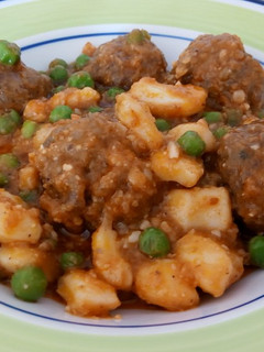 Una foto de Albóndigas con calamares