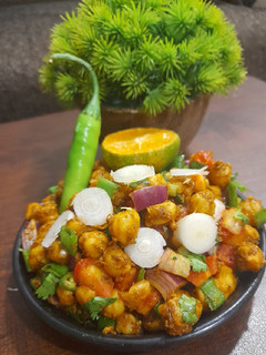 પંજાબી છોલે ચાટ (Punjabi Chhole Chhat Recipe In Gujarati) રેસીપી મુખ્ય ફોટો