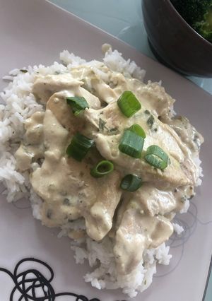 Mustáros tejszínes póréhagymás csirkemell recept fotója
