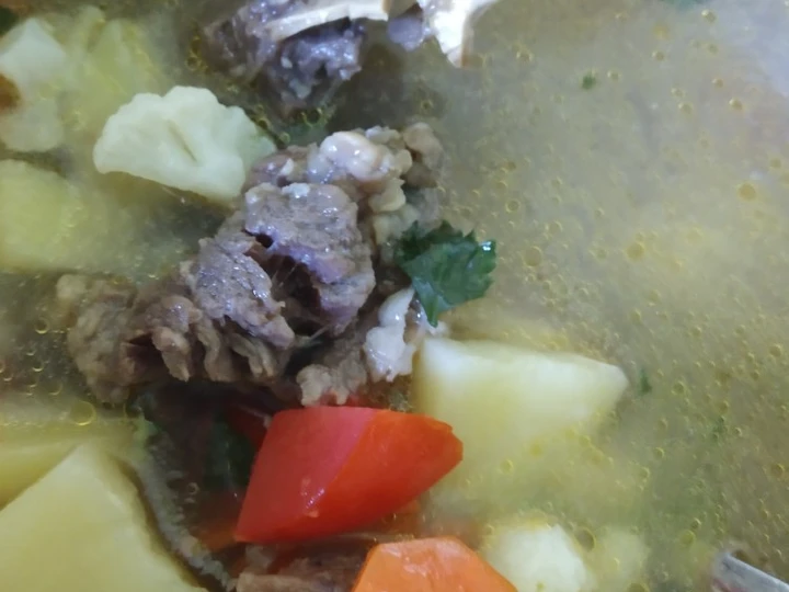 Langkah Gampang Membikin Resep SOP tulang sapi non msg yang Uenak Anti Ribet, Bisa Manjain Lidah