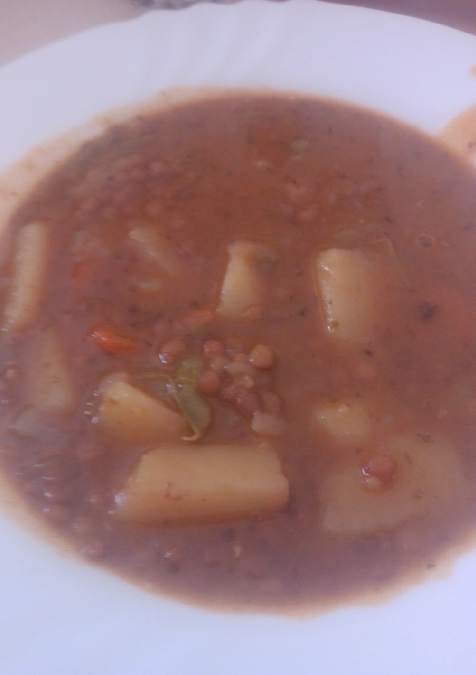 Una foto de Lentejas con morcilla y hueso de caña