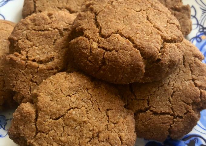 Cinnamon and liquorice cookies - vegan