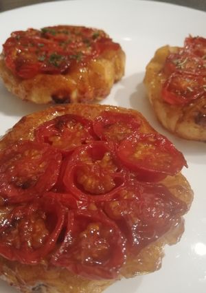 Une photo de Tatin de tomates cerises