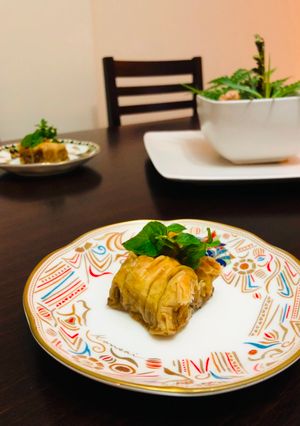 Una foto de Baklava enrollado dulces otomana Burma Baklava🇹🇷🇺🇾🇯🇵ブルマバクラヴァ