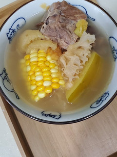 木瓜蘋果雪耳排骨湯 的食譜成品照片