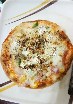 A picture of Tuna pizza.