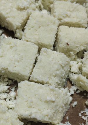 A picture of Coconut Burfi.