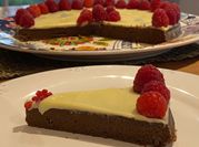 Una foto de pastel chocolate blanco