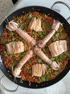 Una foto de Arroz con verduras, galeras y trucha asalmonada