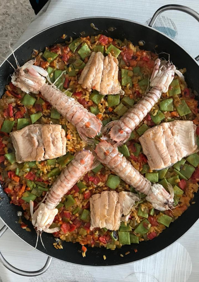 Una foto de Arroz con verduras, galeras y trucha asalmonada