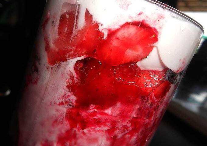 Strawberry Milke Shake topped with Ice cream