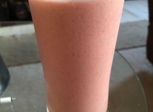 Una foto de Batido de fresa para ayudar a aumentar las plaquetas y a curar la anemia