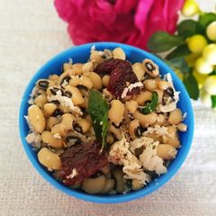 A picture of Karamani/ Black eyed peas Sundal.