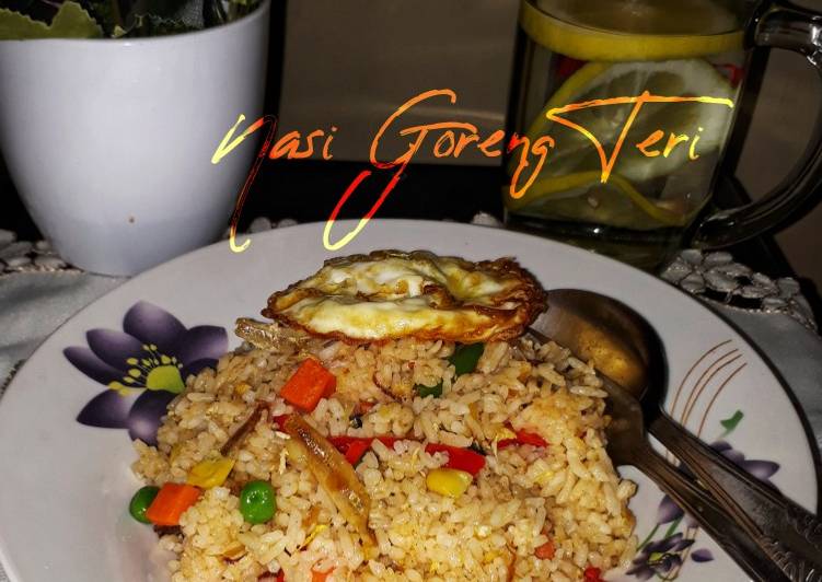 Cara membuat Nasi Goreng Teri ala Sasa yang nikmat Untuk Jualan