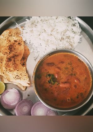 पंजाबी राजमा मसाला रेसिपी(punjabi rajma recipe in hindi) रेसिपी मुख्य फोटो