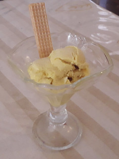 Una foto de Helado cremoso de vainilla