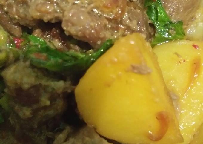 Semur daging kentang