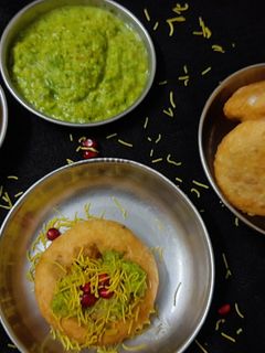 ખસ્તા કચોરી (Khasta Kachori Recipe In Gujarati) રેસીપી મુખ્ય ફોટો