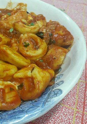 Una foto de Cappelletti con salsa napolitana