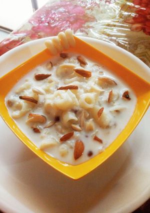 A picture of Macroni kheer.