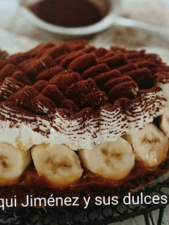 Una foto de Tarta de dulce de leche, plátano y cookies