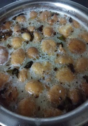 कढी पकोडे (kadhi pakode recipe in marathi) रेसिपी चे मुख्य फोटो 