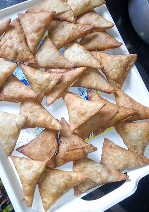 A picture of Samosas.